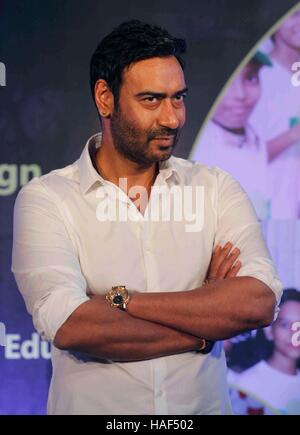 Ajay Devgn, Indischen Bollywood Schauspieler Pressekonferenz von Smile Stiftung neue Kampagne zu verkünden, "er kann Fliegen'', in Mumbai, Indien Stockfoto