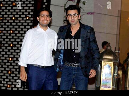 Bollywood-Schauspieler Ranbir Kapoor Sohn Akash Ambani Mukesh Ambani Residenz Antilia treffen Clubbesitzer ISL Mumbai Stockfoto