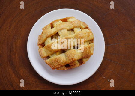 Mini-Apfelkuchen mit Gitter obere Kruste Stockfoto