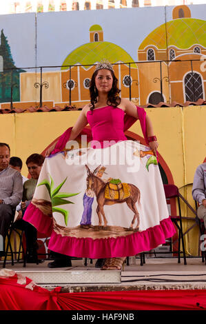 Königin der Esel Messe in Otumba, Mexiko, zeigt ihr Kleid Stockfoto