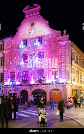 Bunten Fassade der Patisserie christlichen Weihnachtszeit Straßburg, Weinstrasse Elsass Frankreich. Stockfoto