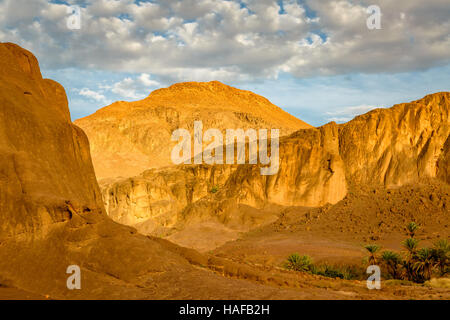 Geologisch sehr interessantes Land über Fint Oase nahe der Stadt Ouarzazate in Marokko Stockfoto