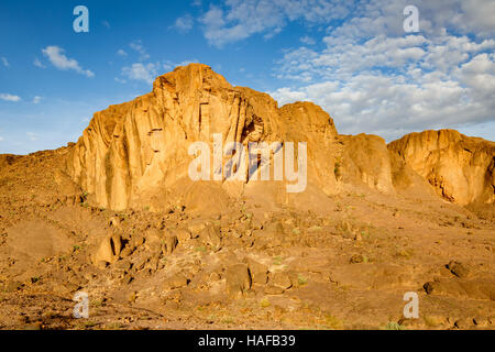 Geologisch sehr interessantes Land über Fint Oase nahe der Stadt Ouarzazate in Marokko Stockfoto