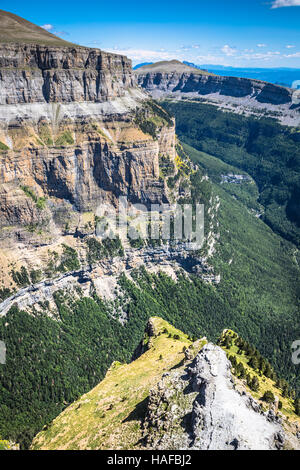 Gebirge in den Pyrenäen, Ordesa-Valley-Nationalpark, Aragon, Huesca, Spanien. Stockfoto