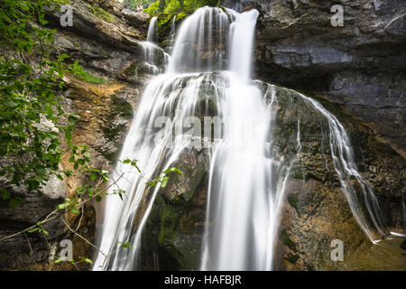 Cascada De La Cueva Wasserfall im Ordesa-Tal Pyrenäen Huesca Spanien Arazas river Stockfoto