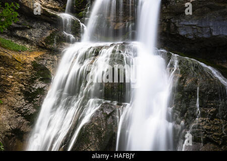 Cascada De La Cueva Wasserfall im Ordesa-Tal Pyrenäen Huesca Spanien Arazas river Stockfoto