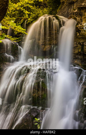 Cascada De La Cueva Wasserfall im Ordesa-Tal Pyrenäen Huesca Spanien Arazas river Stockfoto