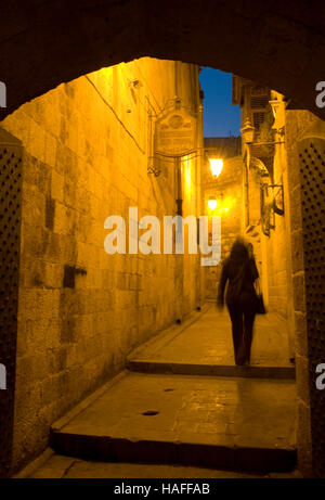 Eine hintere Gasse im Stadtteil Al-Jdeida von Aleppo in Nordsyrien vor dem Bürgerkrieg 2012. Stockfoto