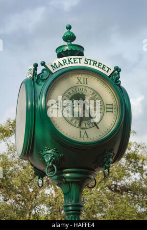 Stadt-Uhr im Market Street Feier Florida Stockfoto