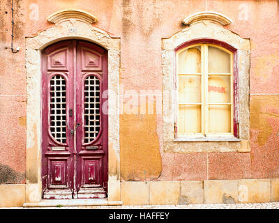 Fassade eines alten Hauses in Faro - Region Algarve, Portugal Stockfoto