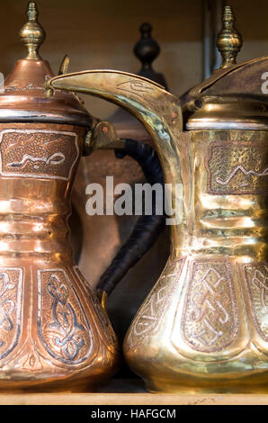 Schmuckstücke in Soubhi Al Khayat, eine Boutique in der alten Stadt von Damaskus, Syrien Stockfoto