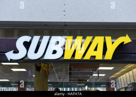 St. Gallen, Schweiz - 23. November 2016: Subway Fast-Food-Schild am St. Gallen in der Schweiz Stockfoto