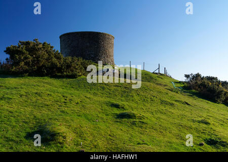 Turm als "Billy Wynt" auf der Oberseite Y Graig hill, Llantrisant, Rhondda Cynon Taf, South Wales bekannt. Stockfoto