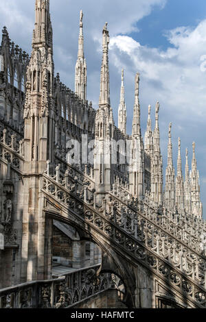 Türme und Strebebögen, Mailänder Dom (Duomo di Milano), Mailand, Italien Stockfoto