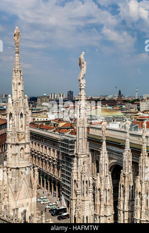 Türme mit Blick auf Stadt, Mailänder Dom (Duomo di Milano), Mailand, Italien Stockfoto