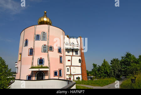 Exzentrischer Architektur der Rogner Therme und Hotel, entworfen von Friedensreich Hundertwasser in Bad Blumau, Österreich, Europa Stockfoto