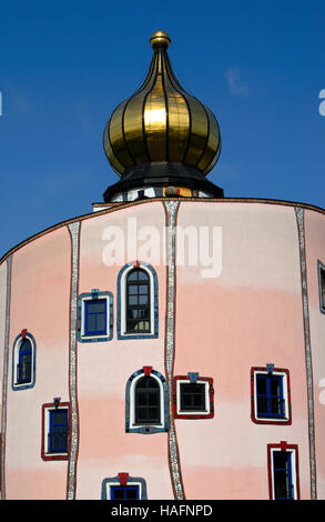 Exzentrischer Architektur der Rogner Therme und Hotel, entworfen von Friedensreich Hundertwasser in Bad Blumau, Österreich, Europa Stockfoto