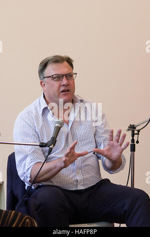 Ed Balls, ehemaliger senior Labour-Politiker, den letzten Stern der Strictly Come Dancing, spricht auf der Stoke Newington Literaturfestival Stockfoto