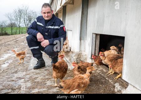 FREIWILLIGE FEUERWEHR AUF DEM LANDE, FRANKREICH Stockfoto