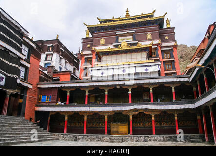 Traditionelle Gebäude auf dem Gelände des tibetischen Klosters in Shigatse in Zentral-Tibet Stockfoto