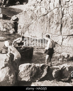 König Edward VIII und seine zukünftige Frau Mrs Simpson Baden am Dubrovnik während ihren mediterranen von 1936 Kreuzfahrt. Edward VIII, 1894 – 1972.  König des Vereinigten Königreichs und der Besitzungen des britischen Reiches und Kaiser von Indien, von 20. Januar 1936 bis zu seiner Abdankung am 11. Dezember des gleichen Jahres.  Wallis Simpson, später die Herzogin von Windsor, Bessie Wallis Warfield, 1896 – 1986 geboren. Amerikanischen Socialite. Stockfoto