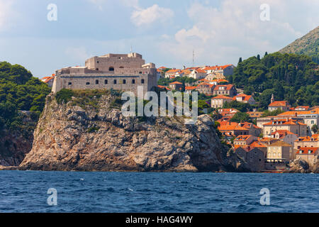 Die Mauern von Dubrovnik, steinerne Mauern umgeben alte Stadt Dubrovnik, Kroatien. Stockfoto