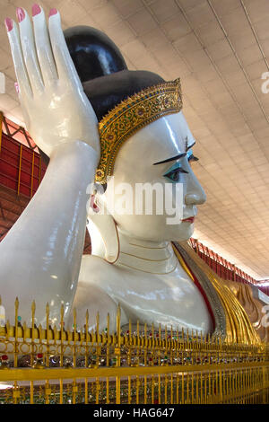 Die Chauk Htat Gyi liegenden Buddha in Yangon in Myanmar. Stockfoto