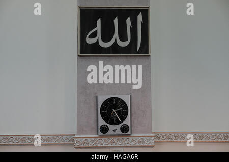 Jerusalem, Israel. 30. November 2016. Eine Außenansicht des Al-Rahman-Moschee im Dorf Bet Safafa. Die israelische Regierung vorgeschlagene Gesetzgebung Verbot von religiösen Institutionen hindern, Outdoor-Lautsprecher, genannt die "Muazzin Bill", wie in der muslimischen Aufruf zum Gebet die 5 Mal am Tag auftritt. Die Rechnung, beschriftet eine Bedrohung für die muslimischen Gemeinden und einen Umzug von der israelischen Regierung zum Herunterfahren Moscheen, soll eine vorläufige Abstimmung kommen. Bildnachweis: Nir Alon/Alamy Live-Nachrichten Stockfoto