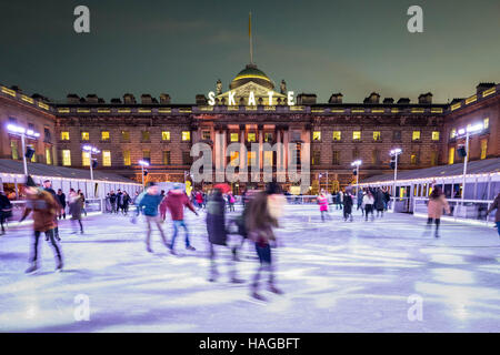 London, UK. 30. November 2016. Somerset House Ice Rink Credit: Guy Corbishley/Alamy Live-Nachrichten Stockfoto