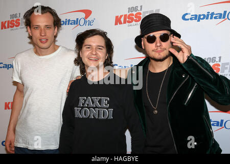 Dallas, USA. 29. November 2016. Lukas Graham kommt auf dem roten Teppich bei den iHeartRadio KISS FM Jingle Ball 2016 präsentiert von Capital One im American Airlines Center im 29. November 2016 Credit: The Foto Zugang/Alamy Live News Stockfoto