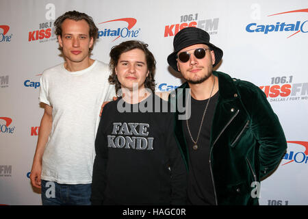 Dallas, USA. 29. November 2016. Lukas Graham kommt auf dem roten Teppich bei den iHeartRadio KISS FM Jingle Ball 2016 präsentiert von Capital One im American Airlines Center im 29. November 2016 Credit: The Foto Zugang/Alamy Live News Stockfoto