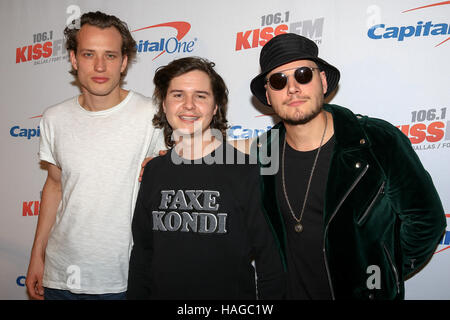 Dallas, USA. 29. November 2016. Lukas Graham kommt auf dem roten Teppich bei den iHeartRadio KISS FM Jingle Ball 2016 präsentiert von Capital One im American Airlines Center im 29. November 2016 Credit: The Foto Zugang/Alamy Live News Stockfoto