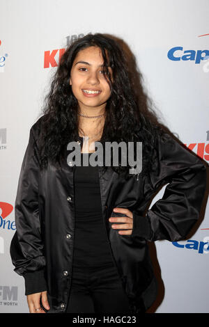 Dallas, USA. 29. November 2016. Alessia Cara kommt auf dem roten Teppich bei den iHeartRadio KISS FM Jingle Ball 2016 präsentiert von Capital One im American Airlines Center im 29. November 2016 Credit: The Foto Zugang/Alamy Live News Stockfoto