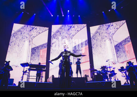 London, UK. 30. November 2016. Britische Singer/Songwriterin, Jess Glynne, führt zu einen Ausverkauf Menschenmenge in der O2 Arena in London, 2016 Credit: Myles Wright/ZUMA Draht/Alamy Live News Stockfoto