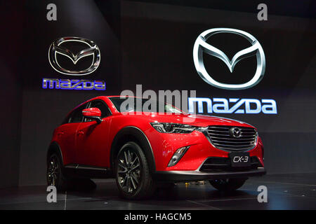 Nonthaburi, Thailand. 30. November 2016. NONTHABURI - 30 NOVEMBER: Mazda CX-3 Autos auf dem Display an Thailand International Motor Expo 2016 am 30. November 2016 in Nonthaburi, Thailand. Bildnachweis: Chatchai Somwat/Alamy Live-Nachrichten Stockfoto