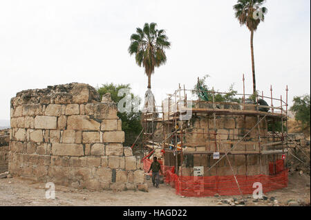 Ein Blick auf die Ruinen des Palastes der Kalif, fotografiert am Ufer des See Genezareth in Chirbat al-Minja, Israel, 29. November 2016. Der Kalif Palast wurde in der ersten Hälfte des 8. Jahrhunderts errichtet und war wahrscheinlich schwer beschädigt, während ein großes Erdbeben im Jahr 749. Die Überreste des Schlosses wurden später von Händlern und Zuckerproduzenten verwendet. Stockfoto