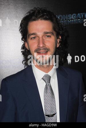 Los Angeles, Kalifornien, USA. 30. November 2016. Shia LaBeouf im Ankunftsbereich für "Man Down" Premiere, Arclight Hollywood, Los Angeles, Kalifornien 30. November 2016. Bildnachweis: Elizabeth Goodenough/Everett Collection/Alamy Live-Nachrichten Stockfoto