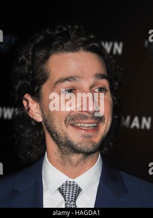 Los Angeles, Kalifornien, USA. 30. November 2016. Shia LaBeouf im Ankunftsbereich für "Man Down" Premiere, Arclight Hollywood, Los Angeles, Kalifornien 30. November 2016. Bildnachweis: Elizabeth Goodenough/Everett Collection/Alamy Live-Nachrichten Stockfoto