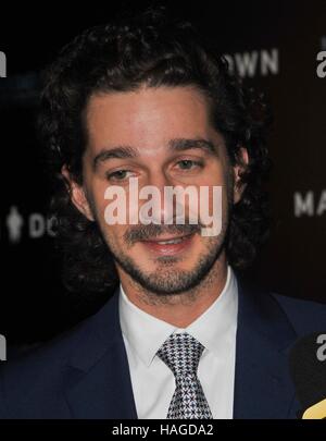Los Angeles, Kalifornien, USA. 30. November 2016. Shia LaBeouf im Ankunftsbereich für "Man Down" Premiere, Arclight Hollywood, Los Angeles, Kalifornien 30. November 2016. Bildnachweis: Elizabeth Goodenough/Everett Collection/Alamy Live-Nachrichten Stockfoto