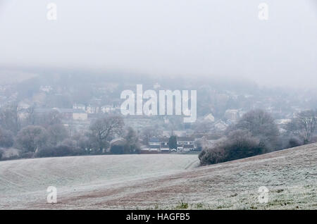 Bridport, Dorset, UK.  1. Dezember 2016. Weit verbreitete Dunst und Nebel an einem frostigen Morgen decken die Bereiche rund um Bridport in Dorset zu Beginn der meteorologische Winter.  Bild: Graham Hunt/Alamy Live-Nachrichten Stockfoto