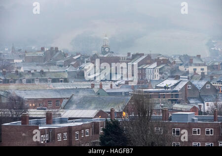 Bridport, Dorset, UK.  1. Dezember 2016. Eine neblige Sicht über Bridport an einem frostigen Morgen in Dorset zu Beginn der meteorologische Winter.  Bild: Graham Hunt/Alamy Live-Nachrichten Stockfoto