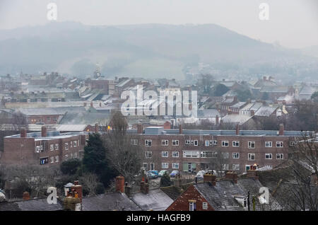 Bridport, Dorset, UK.  1. Dezember 2016. Eine neblige Sicht über Bridport an einem frostigen Morgen in Dorset zu Beginn der meteorologische Winter.  Bild: Graham Hunt/Alamy Live-Nachrichten Stockfoto