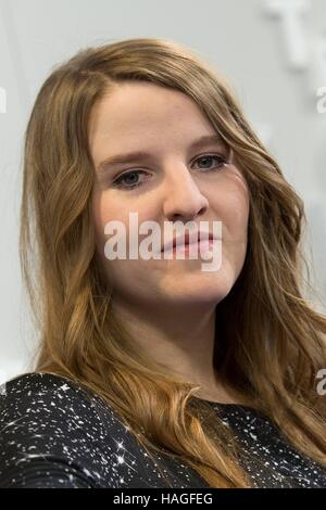 Datei - Datei Bild datiert 11. Oktober 2013 zeigt Helene Hegemann auf der 65. Frankfurt Buchmesse in Frankfurt Am Main, Deutschland. Foto: Arno Burgi/Dpa-Zentralbild/dpa Stockfoto