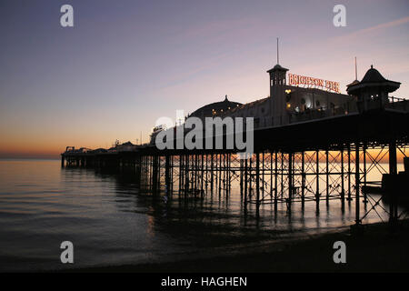 Brighton. East Sussex, UK. 30. November 2016. Brighton Pier, Brighton Pier Group PLC, die im April dieses Jahres von Pizza Express Unternehmer Luke Johnson für £18million gekauft wurde, hält seine Jahreshauptversammlung heute, 1. Dezember. Bildnachweis: Luke MacGregor/Alamy Live-Nachrichten Stockfoto