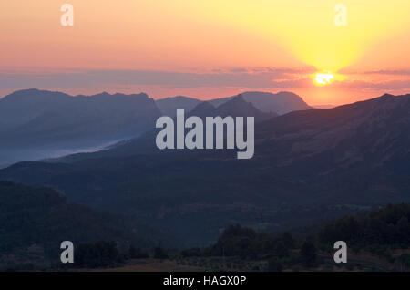 Sonnenaufgang in der Nähe von Horta de Sant Joan, Katalonien Stockfoto