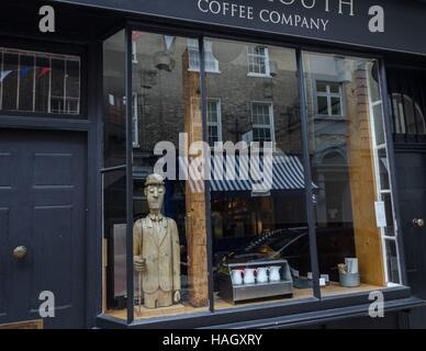 Ein Coffee-Shop-Fenster in London. England. Stockfoto