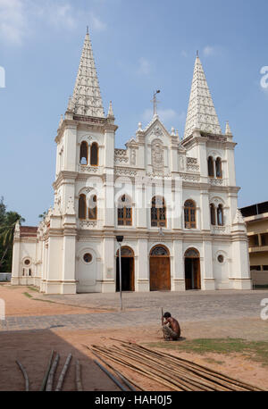 Die Kathedrale Santa Cruz Basilika in Fort Kochi, Cochin, Indien Stockfoto