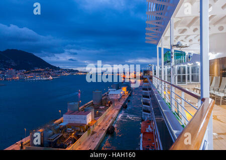 Am frühen Morgen Blick auf Gibraltar von den Decks der P & O Arcadia. Stockfoto