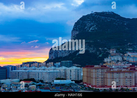 Am frühen Morgen Blick auf Gibraltar von den Decks der P & O Arcadia. Stockfoto