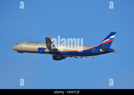 Aeroflot Airbus A321-200 VP-BEI Abflug von London Heathrow Airport, Großbritannien Stockfoto